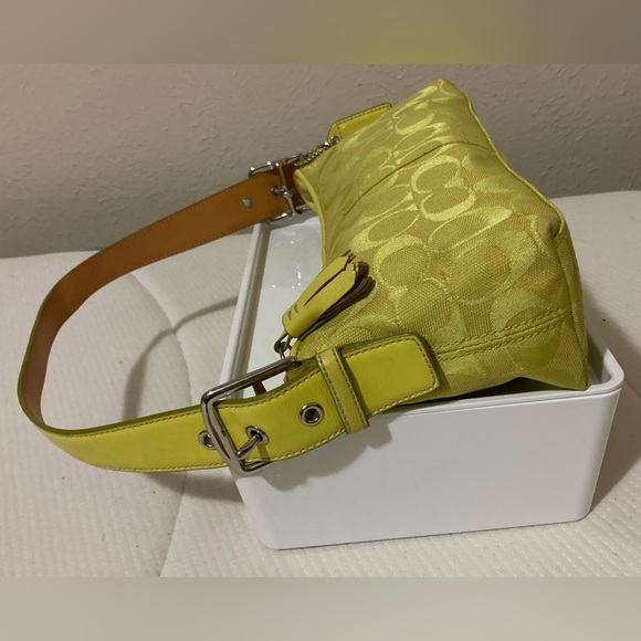 💛COACH🤍6371 Signature Vintage East West Hampton Demi Bag
Baguette Shoulder Bag - Picture 7 of 11
